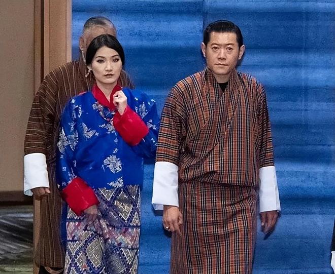 王一家5口幸福美满王后美如冰山雪莲z6尊龙网站不丹：亚洲最穷的国家国(图3)